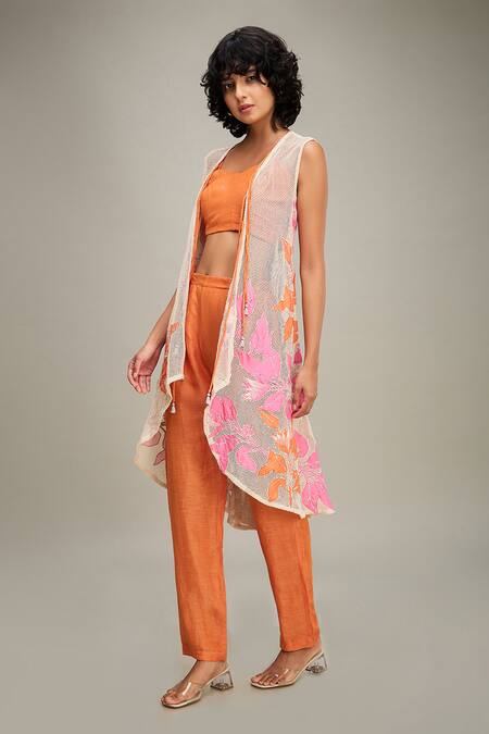 Soup By Sougat Paul Off White Linen, Handloom Cotton Zinnia Floral Applique Hand Cape With Pant Set at Aza Fashions Soup By Sougat Paul_Off White Linen, Handloom Cotton Zinnia Floral Applique Hand Cape With Pant Set _at_Aza_Fashions