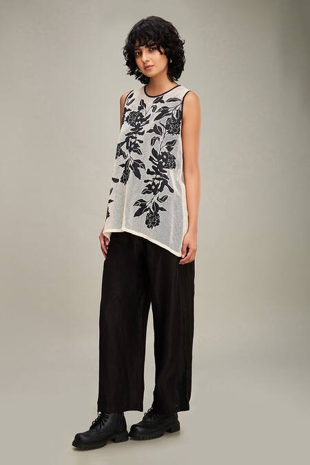 Soup By Sougat Paul Off White Handloom Cotton, Muslin Zinnia Floral Applique Hand Top And Pant Set at Aza Fashions Soup By Sougat Paul_Off White Handloom Cotton, Muslin Zinnia Floral Applique Hand Top And Pant Set _at_Aza_Fashions