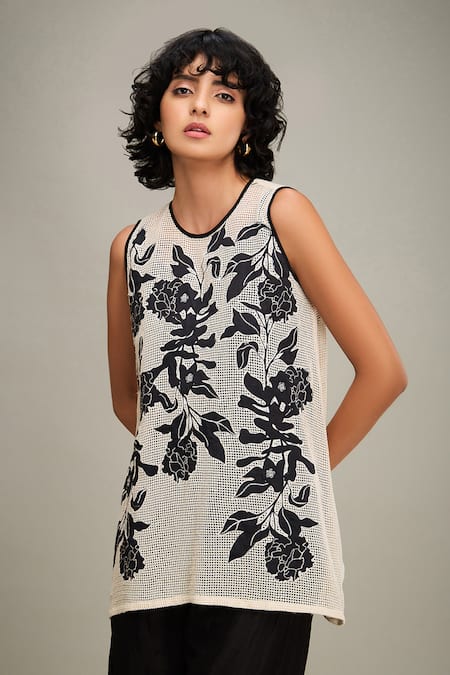 Shop Soup By Sougat Paul Off White Handloom Cotton, Muslin Zinnia Floral Applique Hand Top And Pant Set Shop_Soup By Sougat Paul_Off White Handloom Cotton, Muslin Zinnia Floral Applique Hand Top And Pant Set