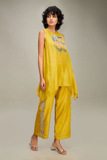Shop_Soup By Sougat Paul_Yellow Chanderi Embroidery Round Neck Floral Applique Kurta And Pant Set _Online_at_Aza_Fashions