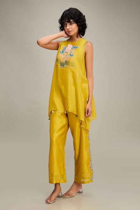 Soup By Sougat Paul_Yellow Chanderi Embroidery Round Neck Floral Applique Kurta And Pant Set _at_Aza_Fashions