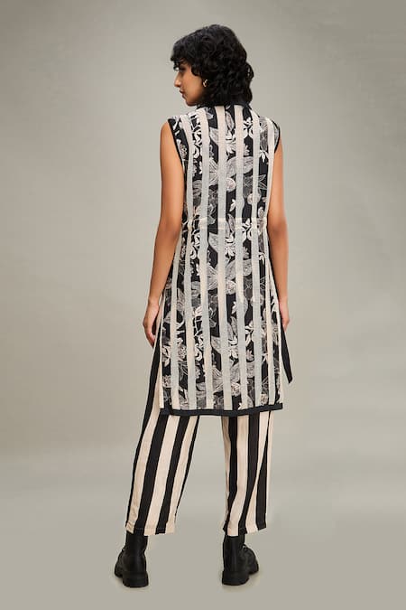 Shop Soup By Sougat Paul Off White Handloom Cotton, Linen Embroidery, Ahyana Floral Kurta And Pant Set at Aza Fashions Shop_Soup By Sougat Paul_Off White Handloom Cotton, Linen Embroidery, Ahyana Floral Kurta And Pant Set _at_Aza_Fashions