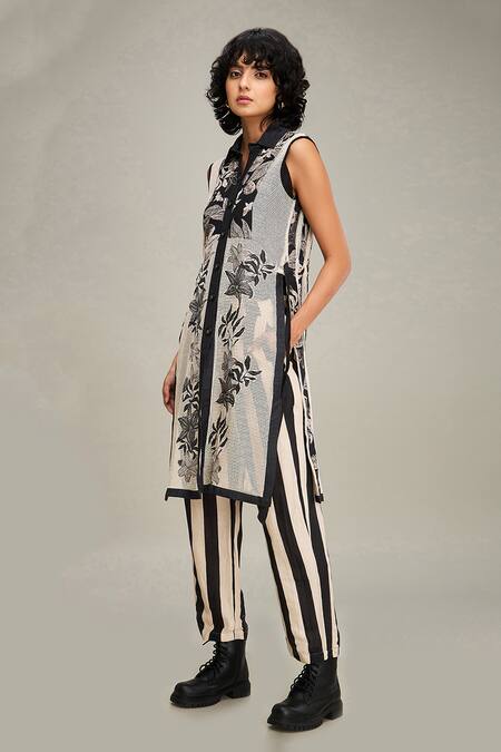 Shop Soup By Sougat Paul Off White Handloom Cotton, Linen Embroidery, Ahyana Floral Kurta And Pant Set Online at Aza Fashions Shop_Soup By Sougat Paul_Off White Handloom Cotton, Linen Embroidery, Ahyana Floral Kurta And Pant Set _Online_at_Aza_Fashions