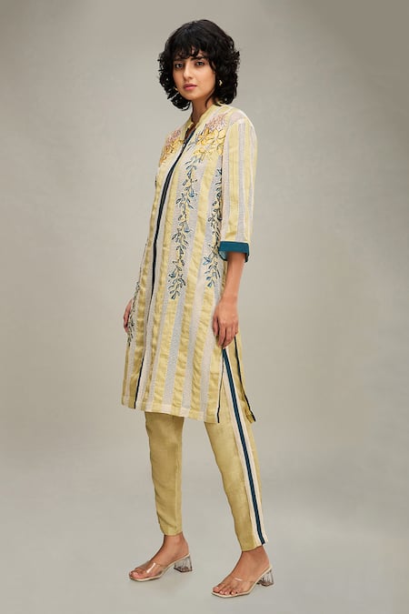 Soup By Sougat Paul Off White Handloom Cotton, Linen Zinnia Applique Work Kurta And Pant Set at Aza Fashions Soup By Sougat Paul_Off White Handloom Cotton, Linen Zinnia Applique Work Kurta And Pant Set _at_Aza_Fashions