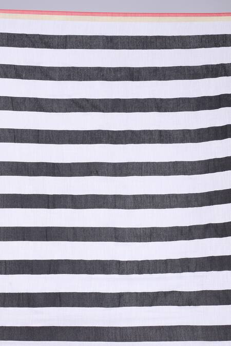 Buy Anita Kanwal White Jersey Embroidery Shell Block Print Saree With Unstitched Blouse Piece Online at Aza Fashions Buy_Anita Kanwal_White Jersey Embroidery Shell Block Print Saree With Unstitched Blouse Piece _Online_at_Aza_Fashions