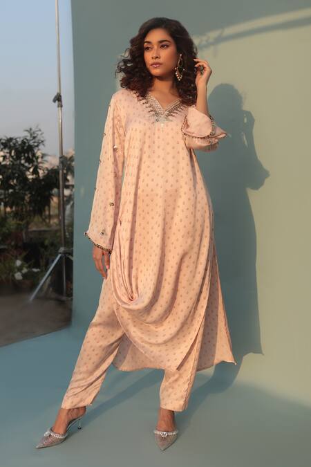 Buy Prahnaaya Pink Satin, Organza Sequins V-neck Saba Block Print Kurta Pant Set Online at Aza Fashions Buy_Prahnaaya_Pink Satin, Organza Sequins V-neck Saba Block Print Kurta Pant Set _Online_at_Aza_Fashions