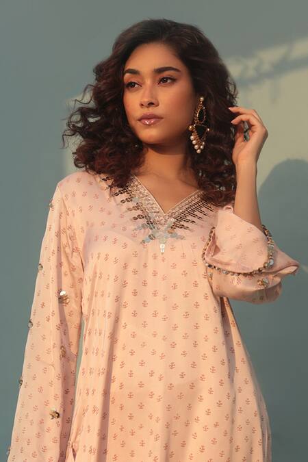 Buy Prahnaaya Pink Satin, Organza Sequins V-neck Saba Block Print Kurta Pant Set Buy_Prahnaaya_Pink Satin, Organza Sequins V-neck Saba Block Print Kurta Pant Set