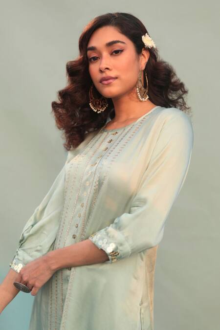 Buy Prahnaaya Green Satin, Organza Sequins, Embroidery V-neck Saba Embellished Kurta Pant Set Buy_Prahnaaya_Green Satin, Organza Sequins, Embroidery V-neck Saba Embellished Kurta Pant Set