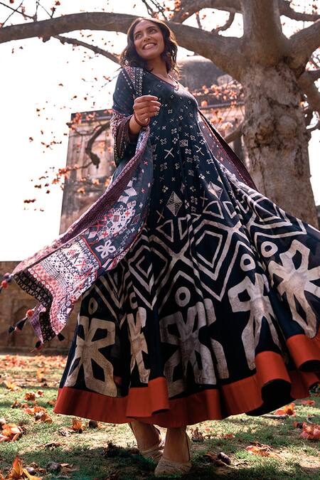Shop_Saundh_Black , Silk, Muslin, Satin Wafa Geometric Print Anarkali Set _Online_at_Aza_Fashions