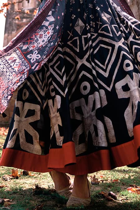 Saundh_Black , Silk, Muslin, Satin Wafa Geometric Print Anarkali Set _at_Aza_Fashions