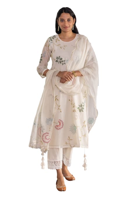 Vaayu Off White Muslin, Cotton Embroidery, Lace Blooming Floral Thread Kurta Pant Set Online at Aza Fashions Vaayu_Off White Muslin, Cotton Embroidery, Lace Blooming Floral Thread Kurta Pant Set _Online_at_Aza_Fashions