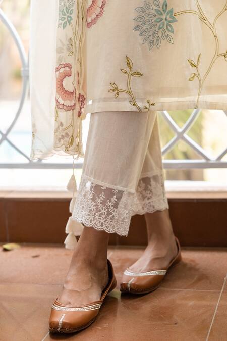 Vaayu Off White Muslin, Cotton Embroidery, Lace Blooming Floral Thread Kurta Pant Set at Aza Fashions Vaayu_Off White Muslin, Cotton Embroidery, Lace Blooming Floral Thread Kurta Pant Set _at_Aza_Fashions