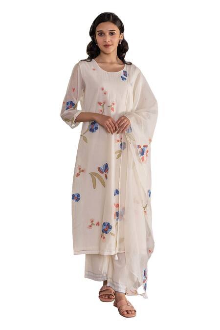 Vaayu_Off White Muslin, Cotton Applique, Embroidery Floral Work Straight Kurta Set_Online_at_Aza_Fashions