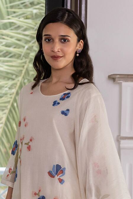 Buy_Vaayu_Off White Muslin, Cotton Applique, Embroidery Floral Work Straight Kurta Set