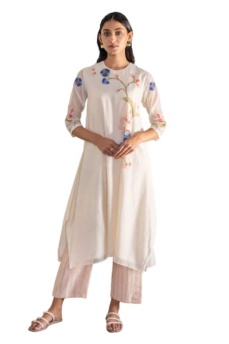 Vaayu_Off White Muslin, Cotton Embroidery Round Applique Work Straight Kurta With Pant _Online_at_Aza_Fashions