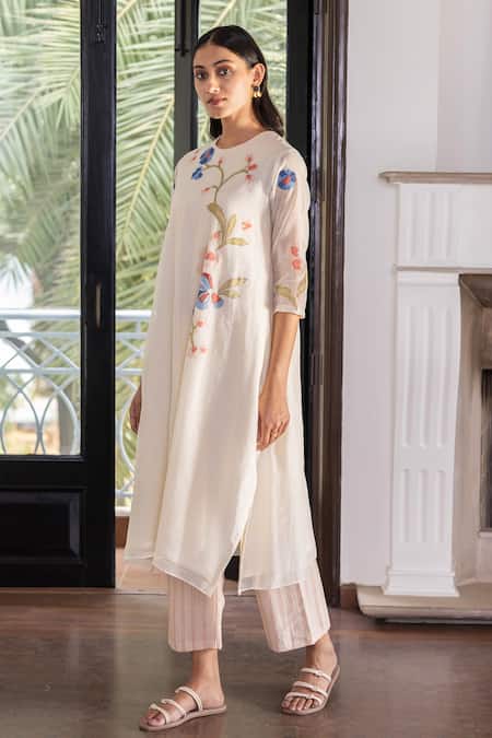 Buy_Vaayu_Off White Muslin, Cotton Embroidery Round Applique Work Straight Kurta With Pant _Online_at_Aza_Fashions