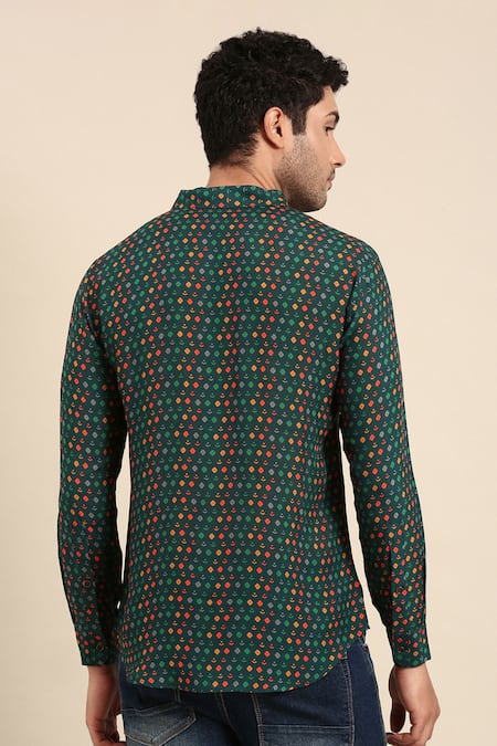 Shop_Mayank Modi - Men_Green Muslin Diya Print Collared Shirt _at_Aza_Fashions