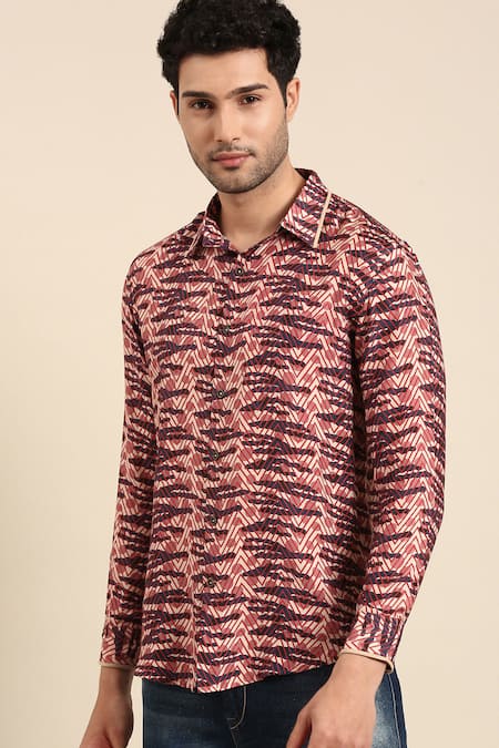 Shop_Mayank Modi - Men_Red Muslin Chevron Print Front Placket Shirt _Online_at_Aza_Fashions