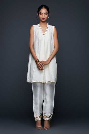 Shop Gulabo By Abu Sandeep White Jamdani Gota Embroidered Pencil Pant Online at Aza Fashions Shop_Gulabo By Abu Sandeep_White Jamdani Gota Embroidered Pencil Pant _Online_at_Aza_Fashions