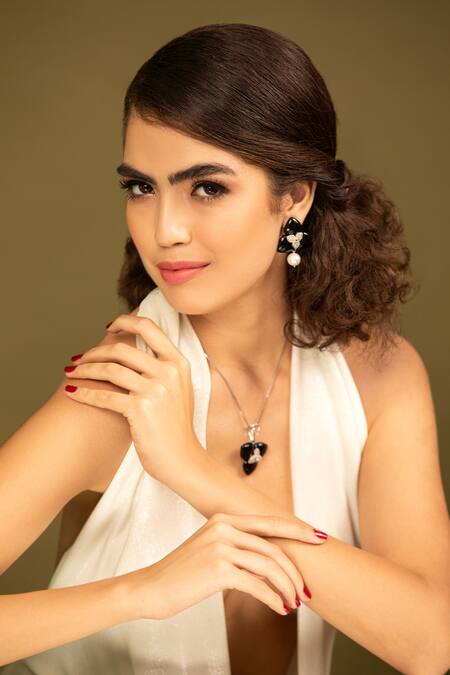 Buy Modarta Black Stones, Pearls Vintage Embellished Pendant And Earrings Set Buy_Modarta_Black Stones, Pearls Vintage Embellished Pendant And Earrings Set