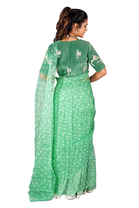 Gaurav Katta Green Organza, Cotton Embroidery V-neck Bandhani Saree With Blouse at Aza Fashions Gaurav Katta_Green Organza, Cotton Embroidery V-neck Bandhani Saree With Blouse _at_Aza_Fashions