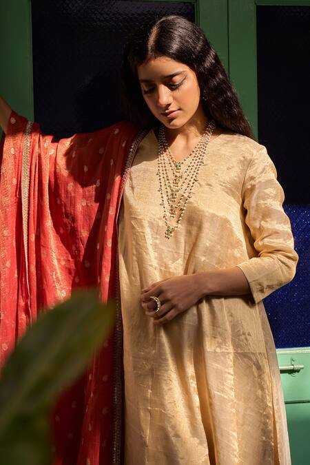 Buy_Apeksha Jain Label_Gold Tissue, Crepe Sequins V-neck Malhar Plain Kurta Pant Set 