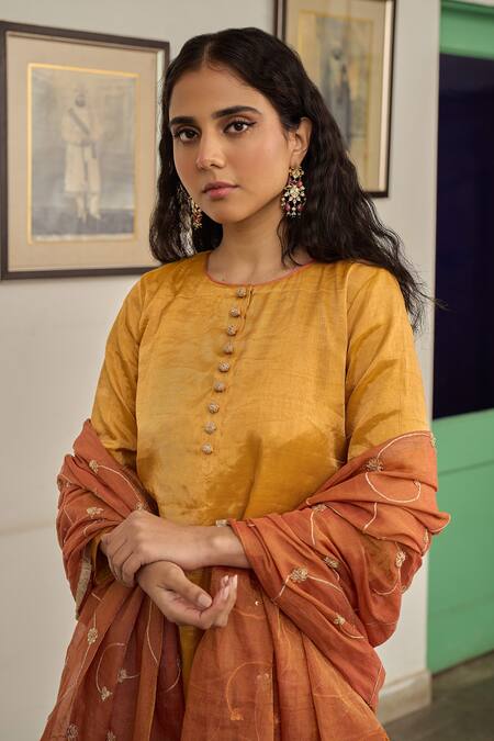 Buy_Apeksha Jain Label_Yellow Tissue Embroidery, Lace Round Neck Sabha Plain Kurta Pant Set 