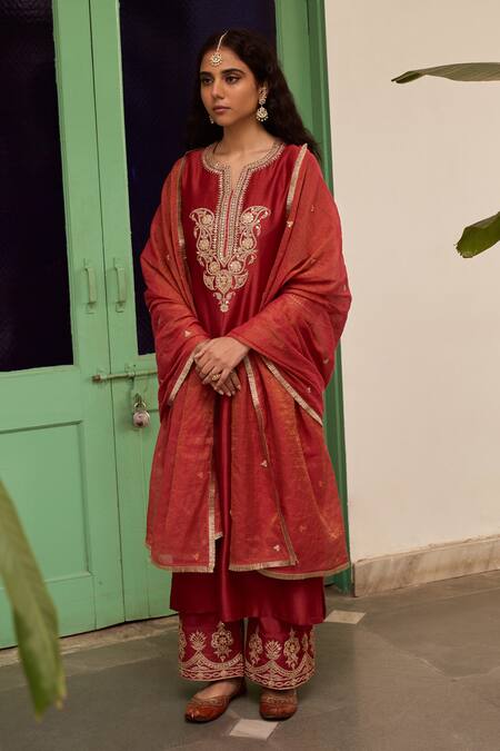 Shop Apeksha Jain Label Red Chanderi, Bamboo, Cotton, Tissue Embroidery Paisley Hand Kurta Pant Set Shop_Apeksha Jain Label_Red Chanderi, Bamboo, Cotton, Tissue Embroidery Paisley Hand Kurta Pant Set