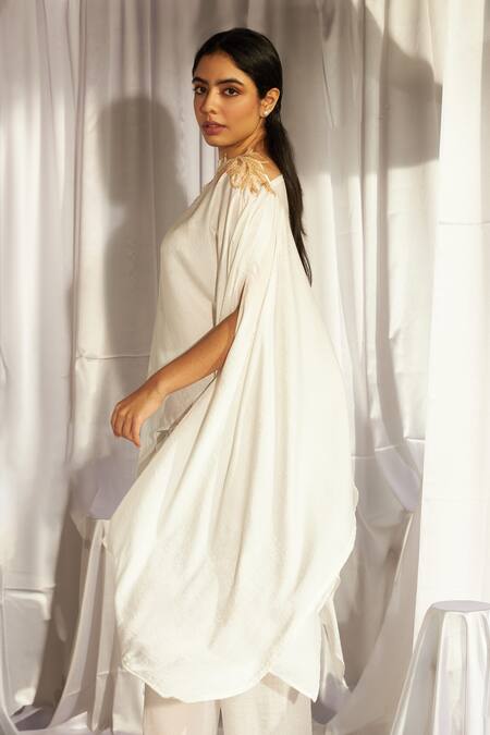 Buy_Tasuvure Indes_White Brocade, Silk Sequins Placement Embroidered Cape With Pant _Online_at_Aza_Fashions