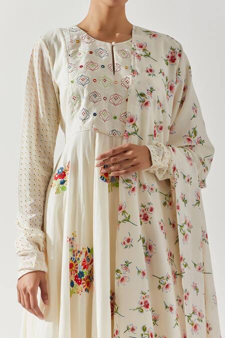 Label Earthen_Ivory Cotton Embroidery, Mirrors Round Neck Floral Anarkali Pant Set _at_Aza_Fashions