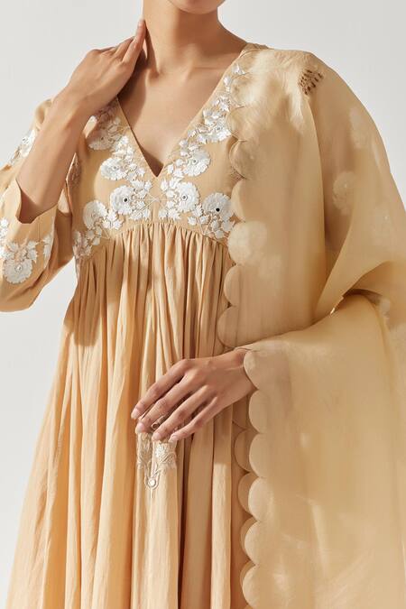 Label Earthen_Beige Cotton Embroidery V-neck Floral Anarkali With Pant _at_Aza_Fashions