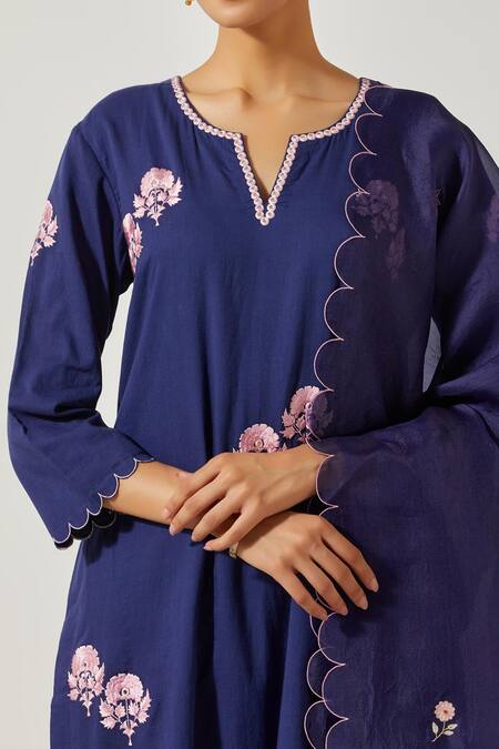 Label Earthen Blue Cotton Embroidery Split V-neck Floral Bloom Kurta With Pant at Aza Fashions Label Earthen_Blue Cotton Embroidery Split V-neck Floral Bloom Kurta With Pant _at_Aza_Fashions