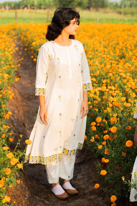 Shop_Label Earthen_Ivory Jacquard Embroidery Split V-neck Floral Kurta And Pant Set _at_Aza_Fashions