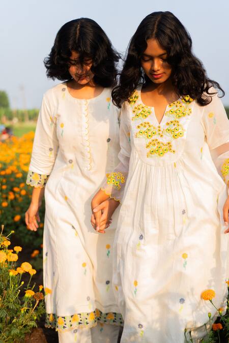 Label Earthen_Ivory Jacquard Embroidery Split V-neck Floral Kurta And Pant Set _Online_at_Aza_Fashions