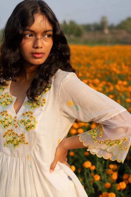 Shop_Label Earthen_Ivory Jacquard Embroidery Split V-neck Floral Kurta And Pant Set _Online_at_Aza_Fashions