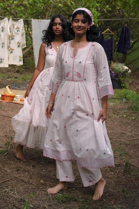 Label Earthen Pink Jamdani Embroidered Floral Notched Kurta And Pant Set