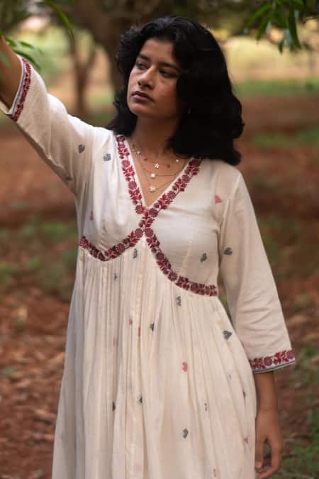 Label Earthen Ivory Jacquard Embroidery V-neck Anarkali And Pant Set Online at Aza Fashions Label Earthen_Ivory Jacquard Embroidery V-neck Anarkali And Pant Set _Online_at_Aza_Fashions