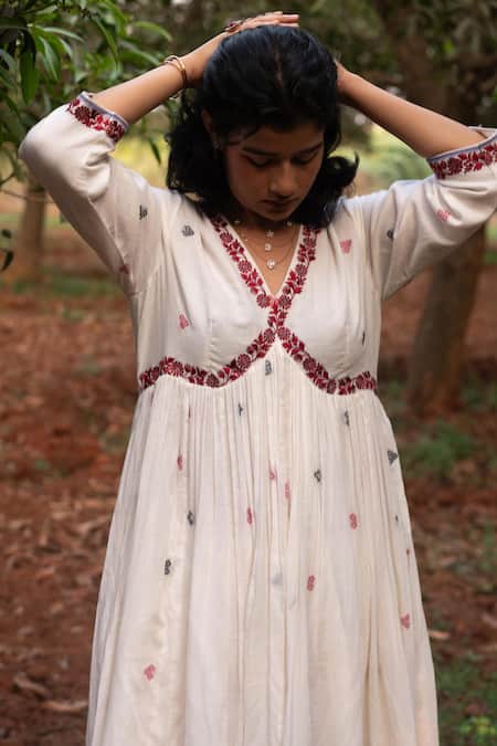 Buy Label Earthen Ivory Jacquard Embroidery V-neck Anarkali And Pant Set Online at Aza Fashions Buy_Label Earthen_Ivory Jacquard Embroidery V-neck Anarkali And Pant Set _Online_at_Aza_Fashions