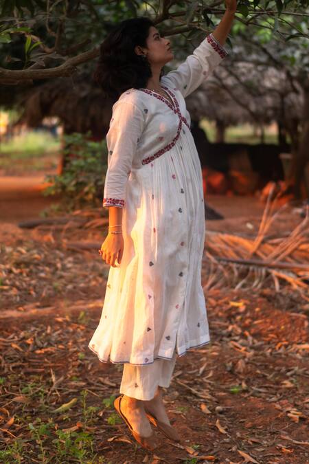 Label Earthen Ivory Jacquard Embroidery V-neck Anarkali And Pant Set at Aza Fashions Label Earthen_Ivory Jacquard Embroidery V-neck Anarkali And Pant Set _at_Aza_Fashions