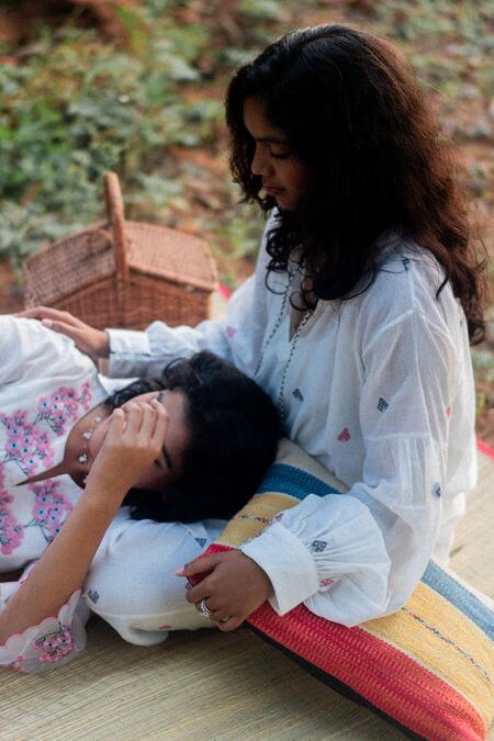 Label Earthen_Ivory Jacquard Embroidery Split V-neck Floral Kurta And Pant Set _Online_at_Aza_Fashions