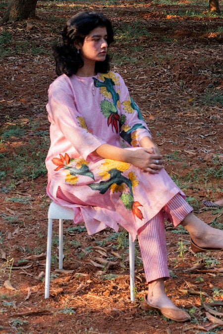 Buy Label Earthen Pink Chanderi Embroidery Round Neck Floral Kurta Pant Set Online at Aza Fashions Buy_Label Earthen_Pink Chanderi Embroidery Round Neck Floral Kurta Pant Set _Online_at_Aza_Fashions