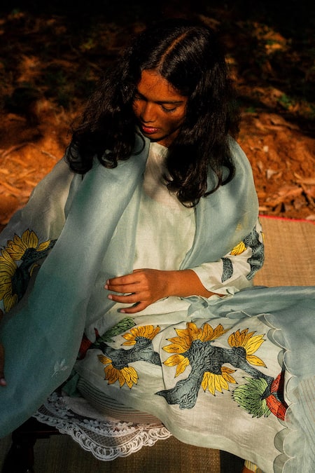 Label Earthen_Green Chanderi Embroidery Round Neck Floral Work Kurta Pant Set _Online_at_Aza_Fashions