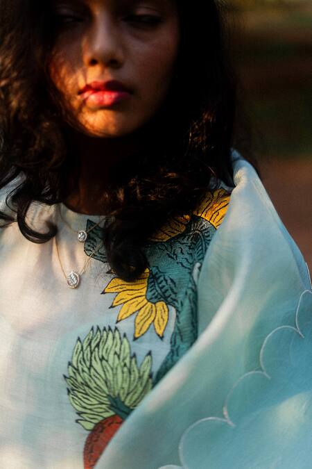 Label Earthen_Green Chanderi Embroidery Round Neck Floral Work Kurta Pant Set _at_Aza_Fashions