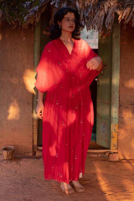 Label Earthen Red Jacquard Embroidery V-neck Kaftan Online at Aza Fashions Label Earthen_Red Jacquard Embroidery V-neck Kaftan _Online_at_Aza_Fashions