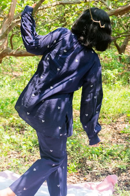 Label Earthen Blue Jacquard Embroidery Split V-neck Heart Print Short Kurta And Pant Set Online at Aza Fashions Label Earthen_Blue Jacquard Embroidery Split V-neck Heart Print Short Kurta And Pant Set _Online_at_Aza_Fashions