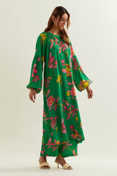 Label Earthen Green Viscose, Crepe, Silk Embroidery Round Imai Floral Pattern Kurta With Pant at Aza Fashions Label Earthen_Green Viscose, Crepe, Silk Embroidery Round Imai Floral Pattern Kurta With Pant _at_Aza_Fashions