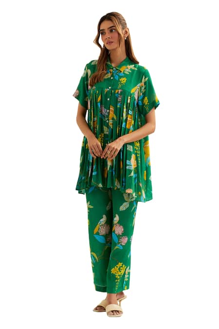 Label Earthen_Green Viscose, Silk Collared Rana Botanical Pattern Pleated Tunic With Pant _at_Aza_Fashions