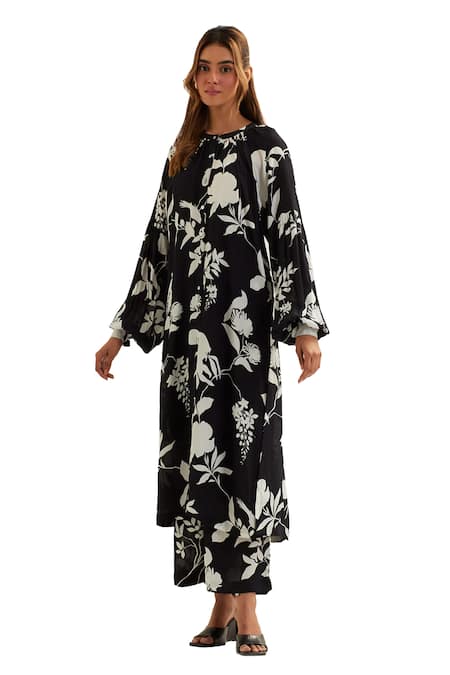 Buy Label Earthen Black Viscose, Crepe, Silk High Neck Bunda Night Lily Print Kurta With Pant Buy_Label Earthen_Black Viscose, Crepe, Silk High Neck Bunda Night Lily Print Kurta With Pant