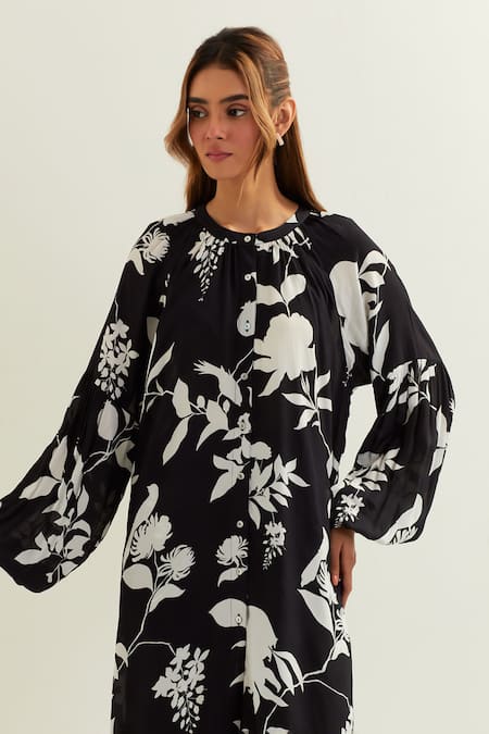 Shop Label Earthen Black Viscose, Crepe, Silk High Neck Bunda Night Lily Print Kurta With Pant Shop_Label Earthen_Black Viscose, Crepe, Silk High Neck Bunda Night Lily Print Kurta With Pant