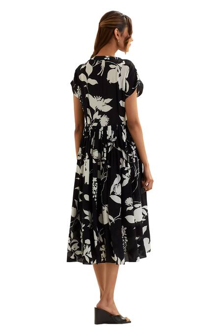 Label Earthen Black Viscose, Silk, Crepe V-neck Bosona Night Lily Print Midi Dress Online at Aza Fashions Label Earthen_Black Viscose, Silk, Crepe V-neck Bosona Night Lily Print Midi Dress _Online_at_Aza_Fashions
